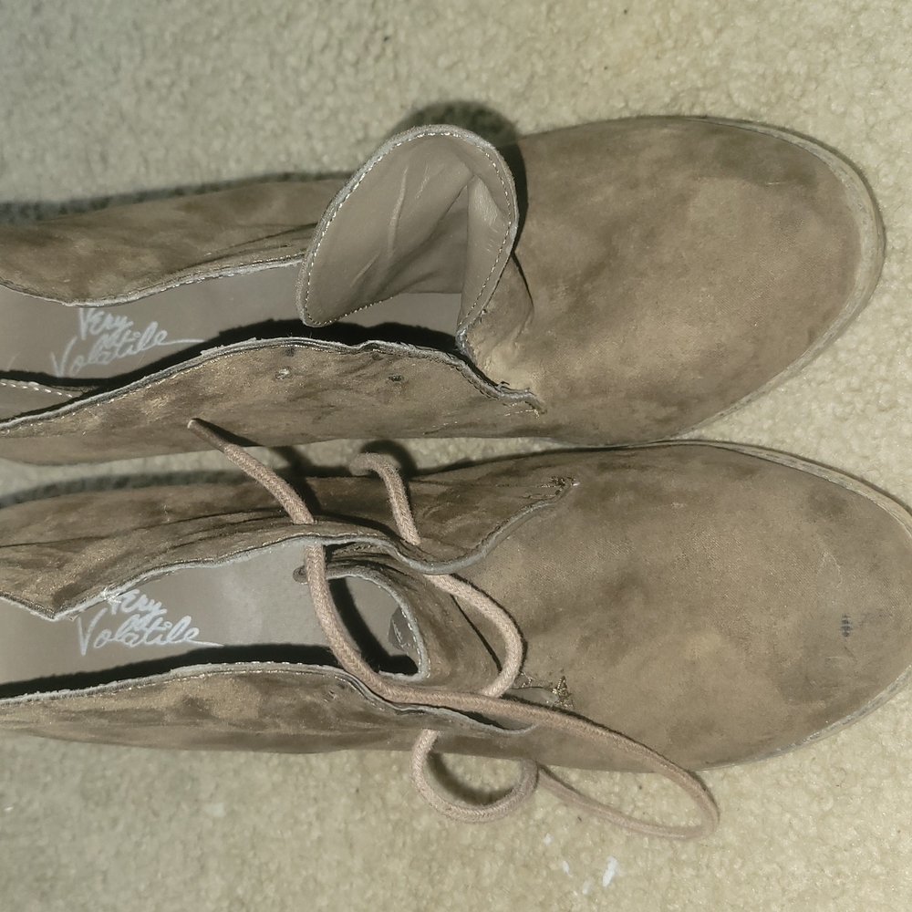 Very Volatile Women's Tan Suede Shoes